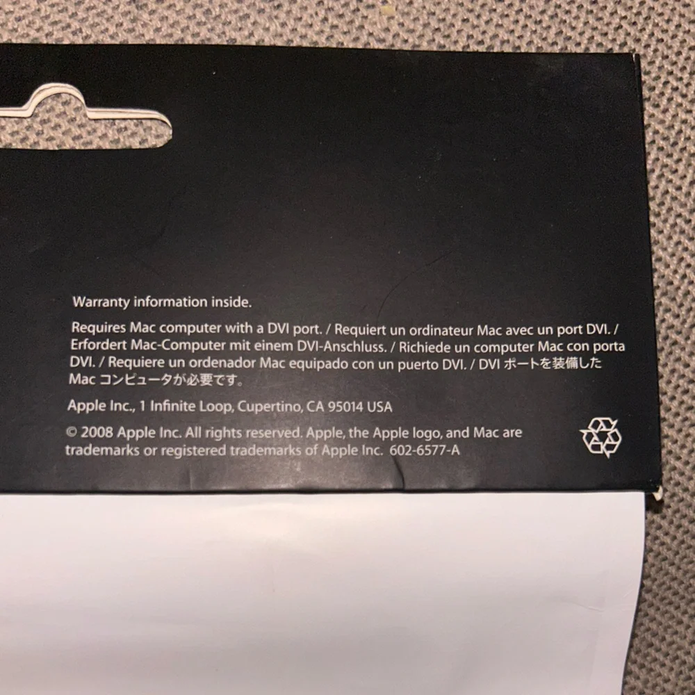Apple DVI-to-VGA Adapter Cable in White