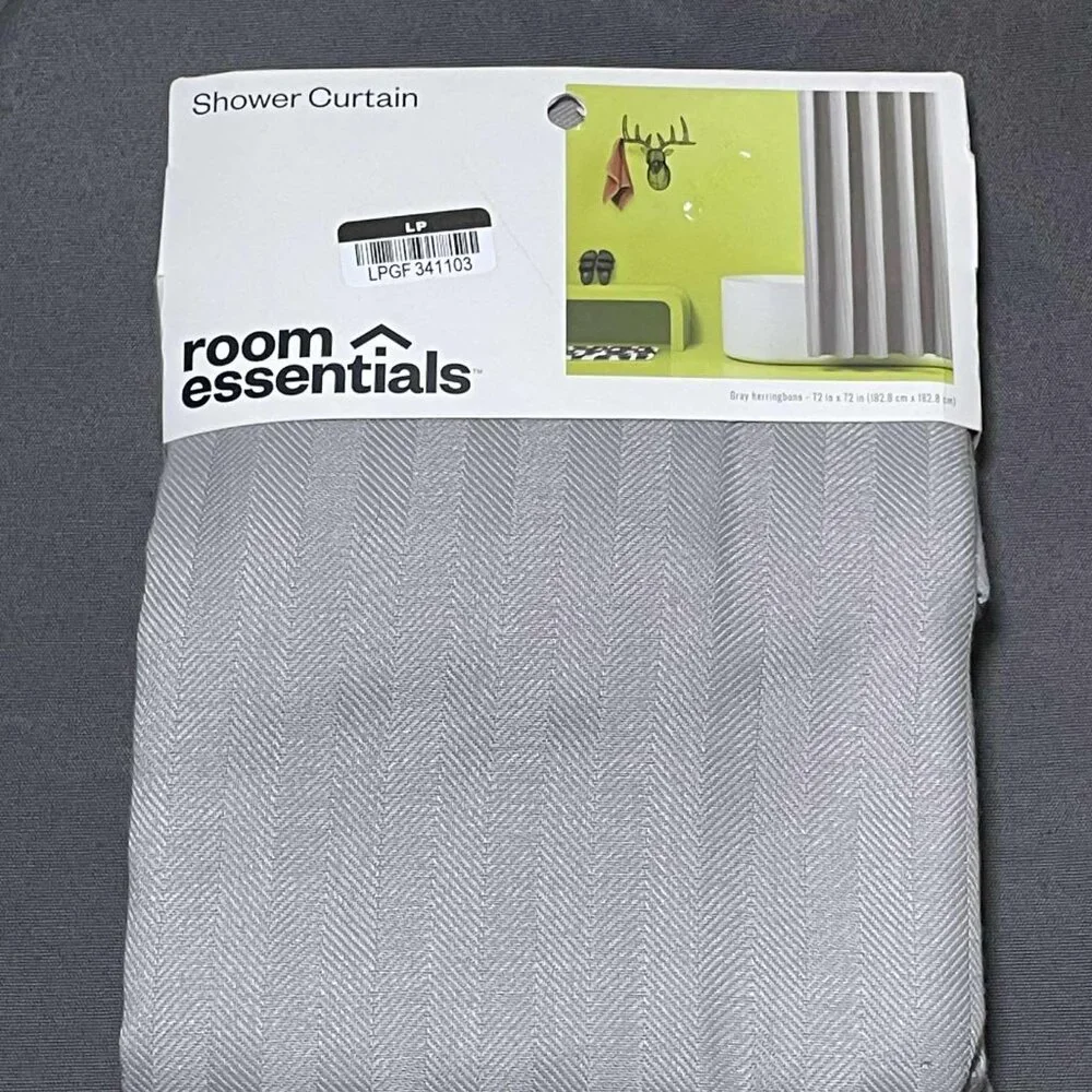 Room Essentials ship shower essentials