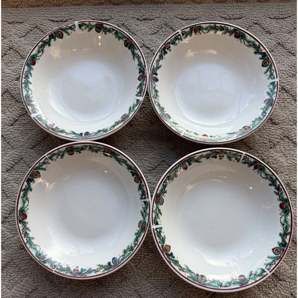 4 FARBERWARE Soup/Cereal Bowls In The Holiday Treats Pattern‎