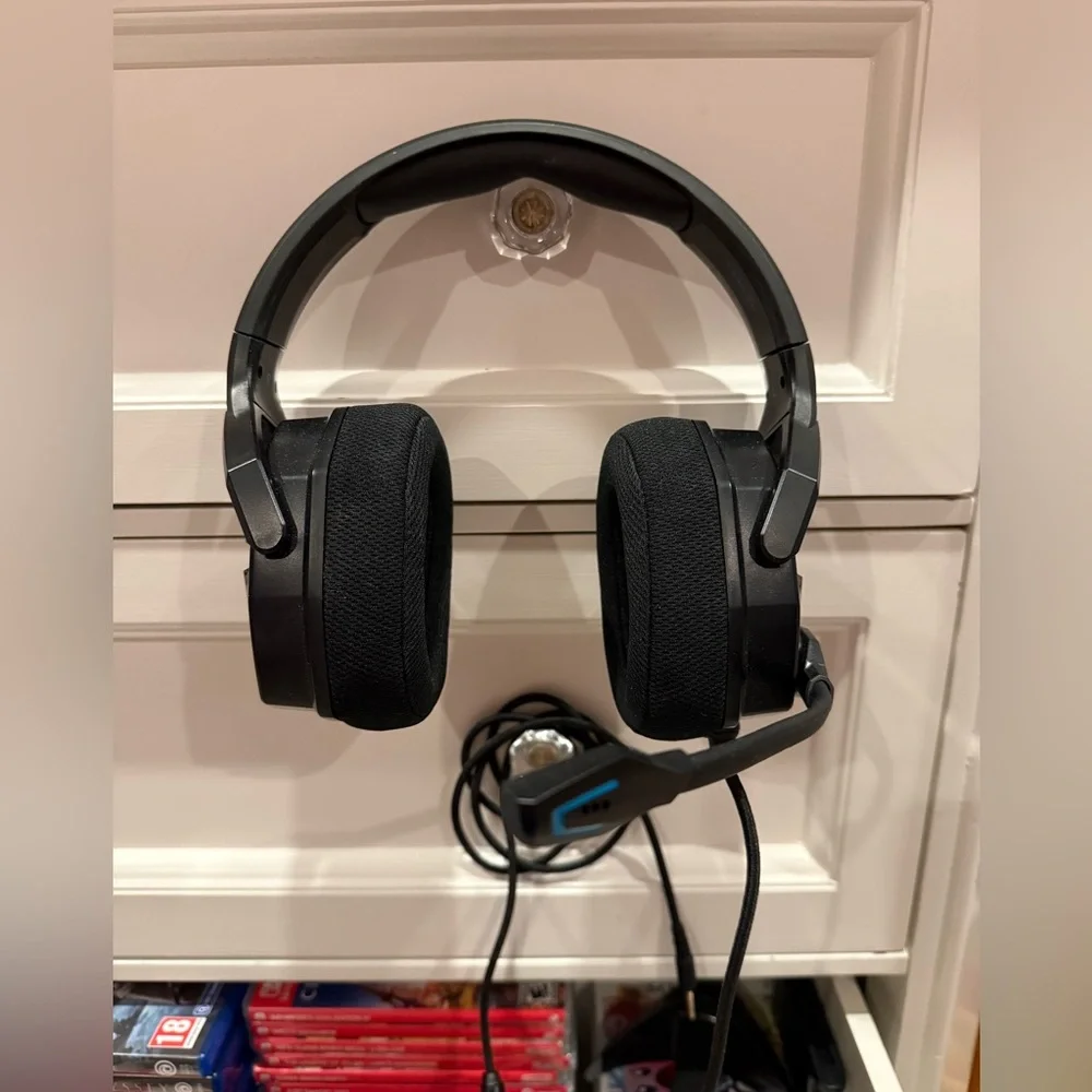 N/A black wired