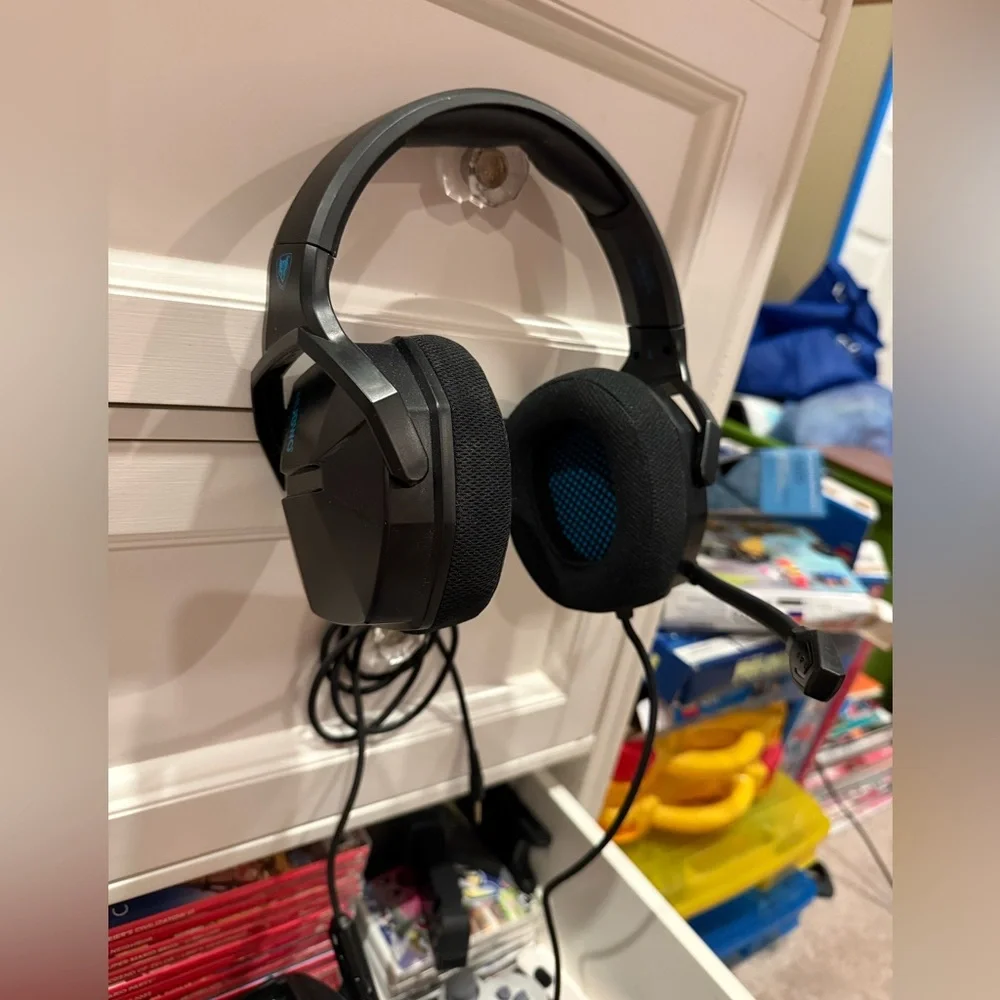 N/A black wired