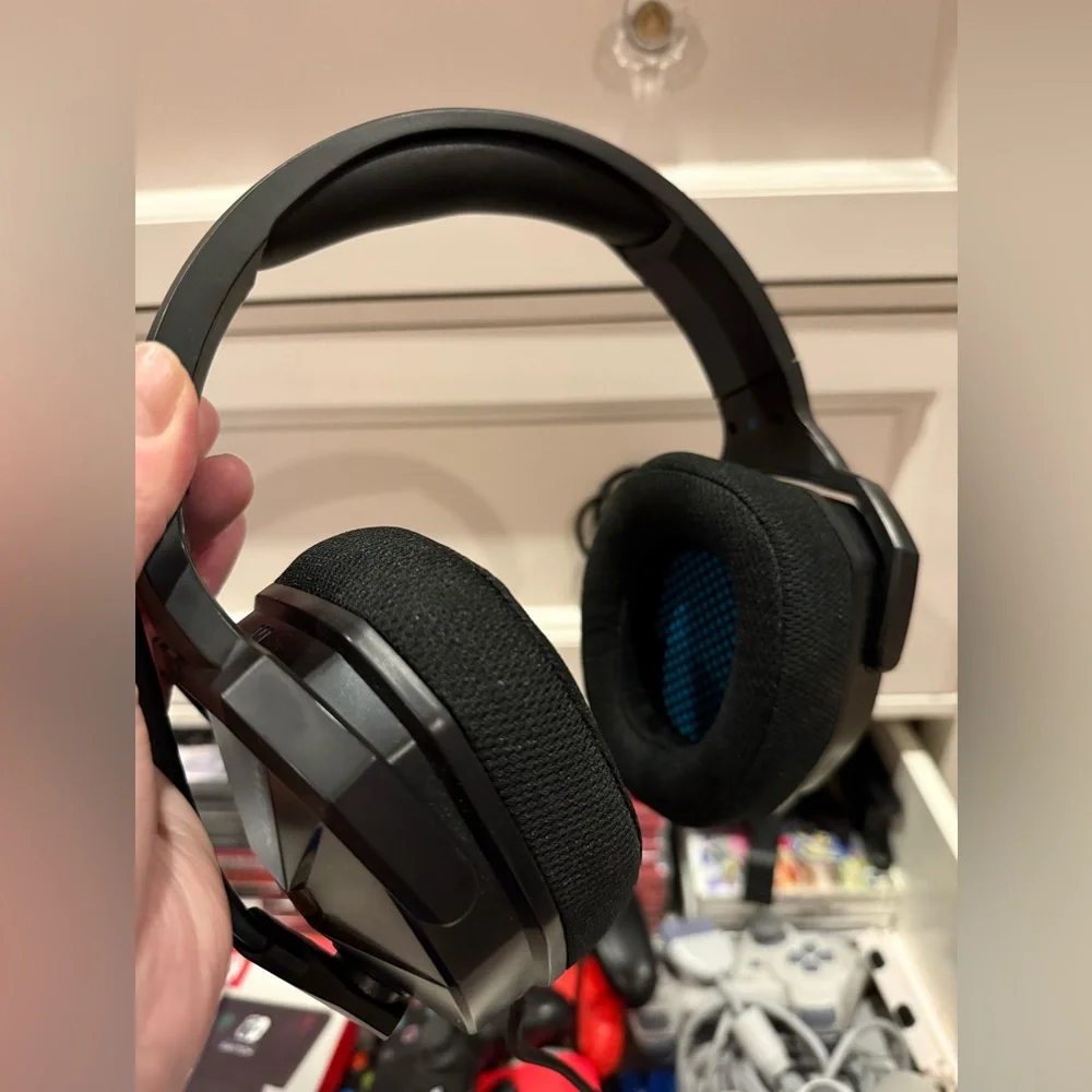 N/A black wired