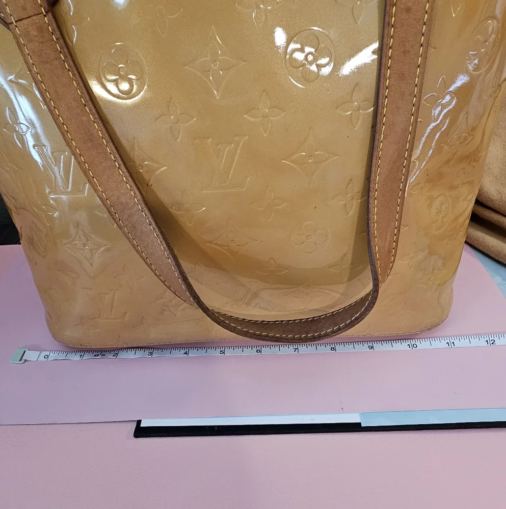 👜Louis Vuitton Vernis Houston Logo Embossed Tote Bag 🏵
