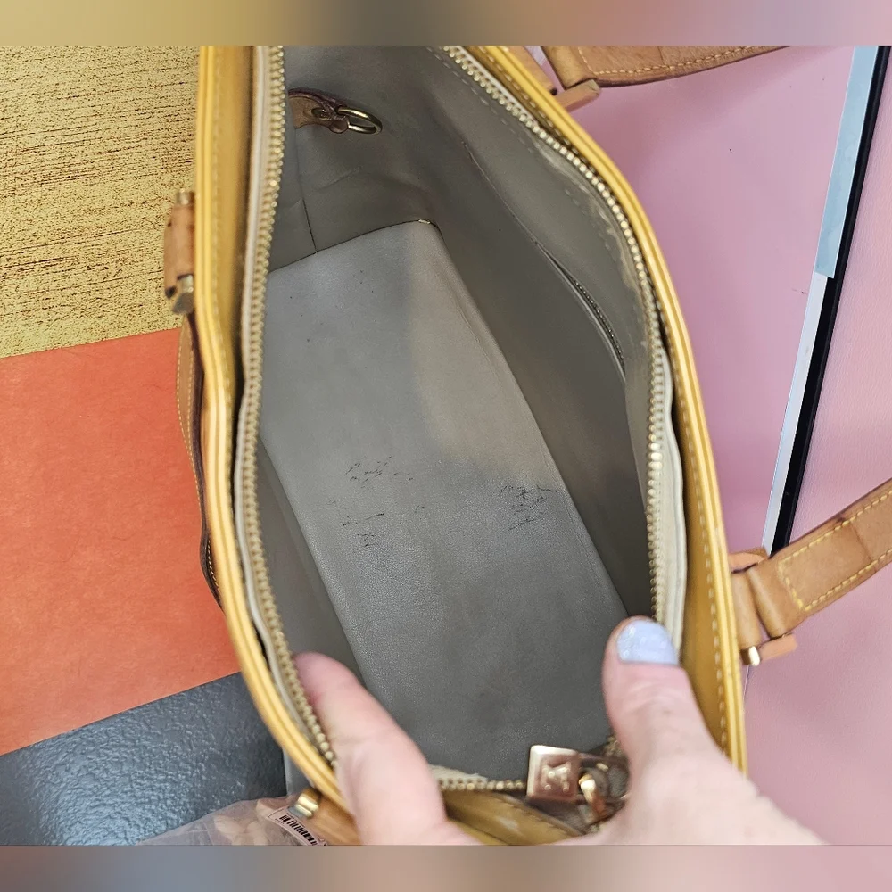👜Louis Vuitton Vernis Houston Logo Embossed Tote Bag 🏵