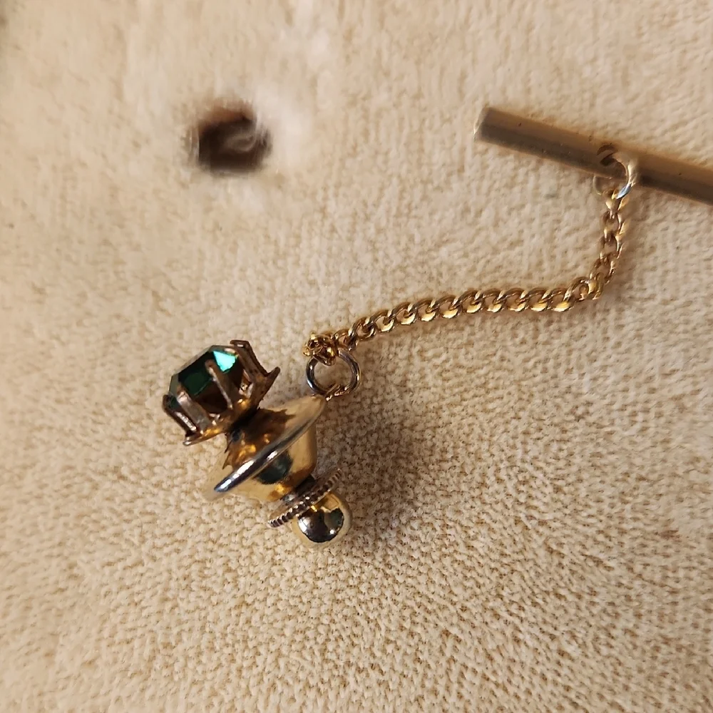 un branded elegant gold