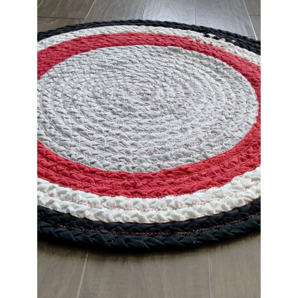 Bullseye Braided Rug Round 32-inch Black White Red Gray