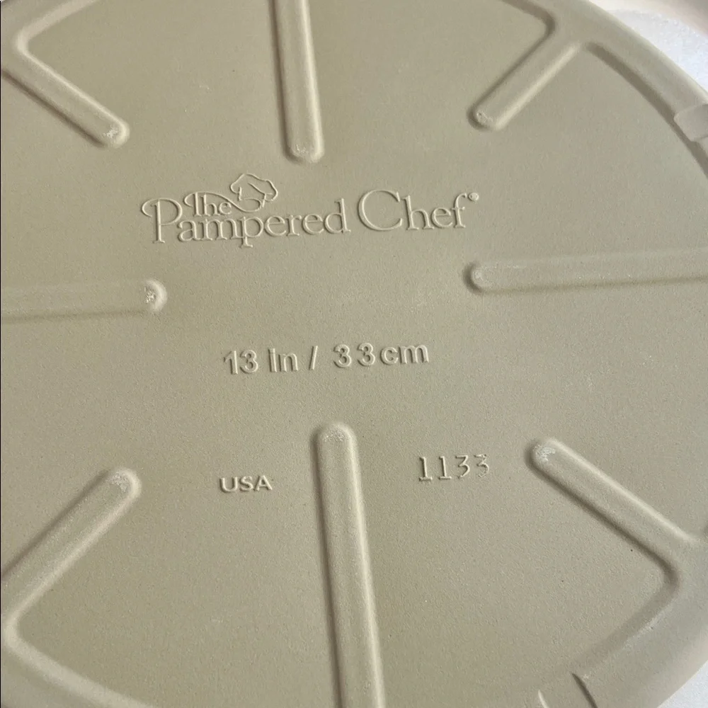 Pampered Chef Medium Round Stone w Handles 13” NEW!
