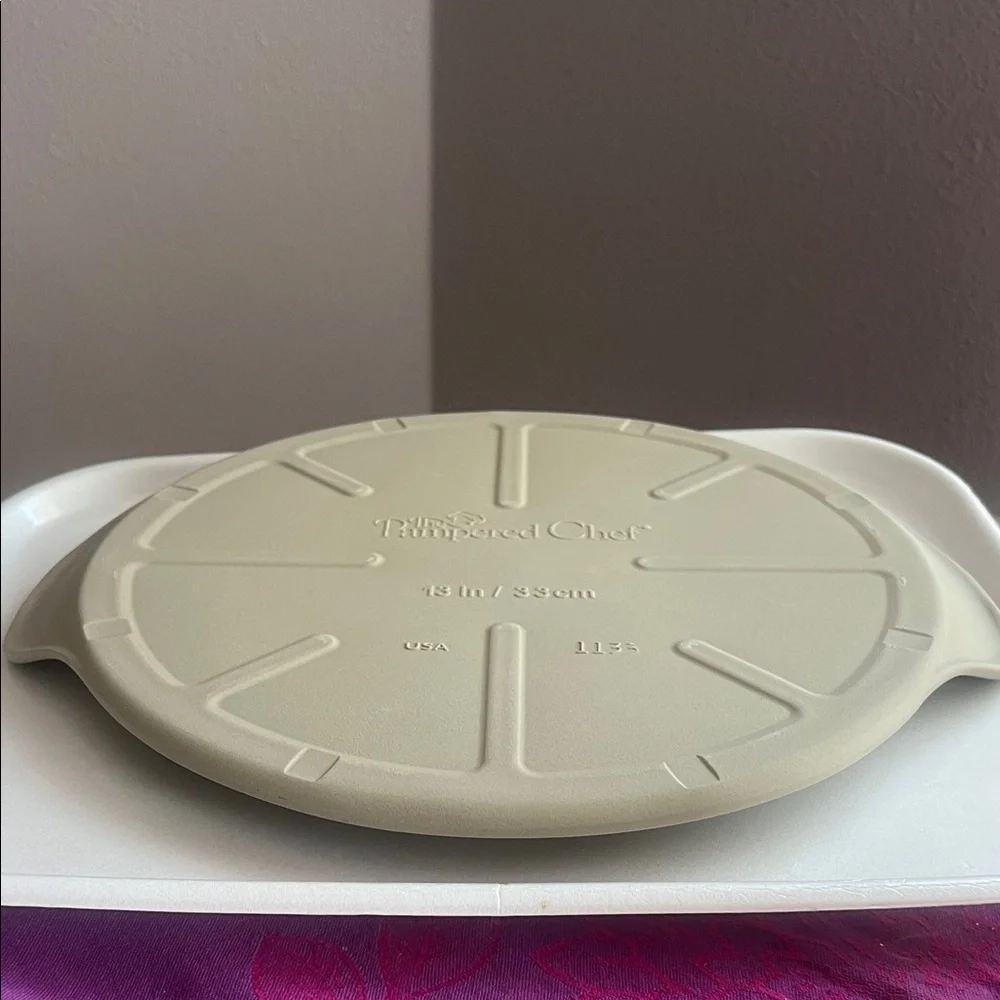 Pampered Chef Medium Round Stone w Handles 13” NEW!