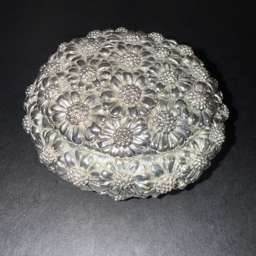 Stilarte Metal Trinket Jewely Box Round Daisy Made in Italy Felt Lined