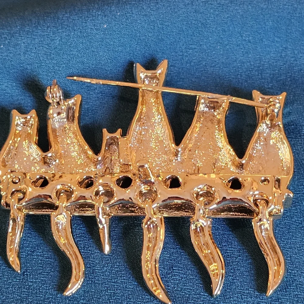 Gold Cat Brooch with Green Gem Eyes - Pets Cat