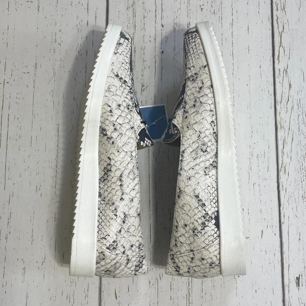Naturalized Ranger Alabaster Snakeskin Patterned Loafer, size 9, NWT, NIB