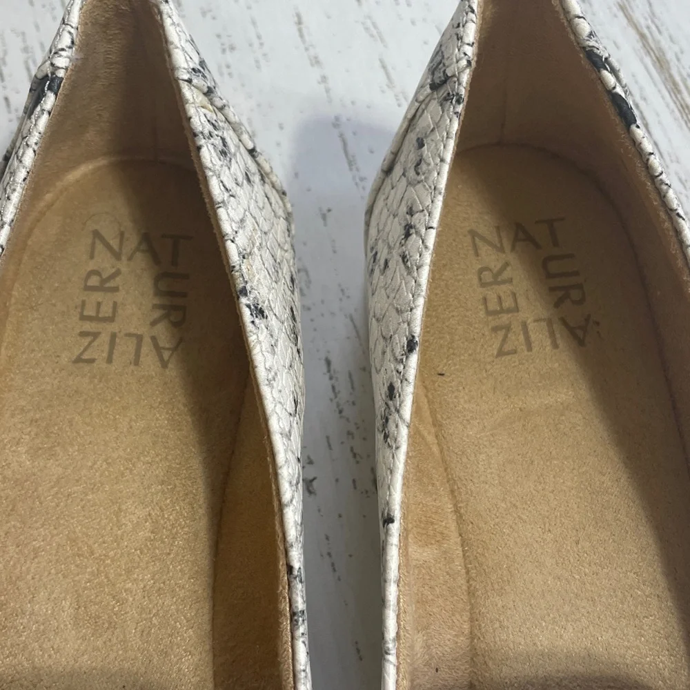 Naturalized Ranger Alabaster Snakeskin Patterned Loafer, size 9, NWT, NIB