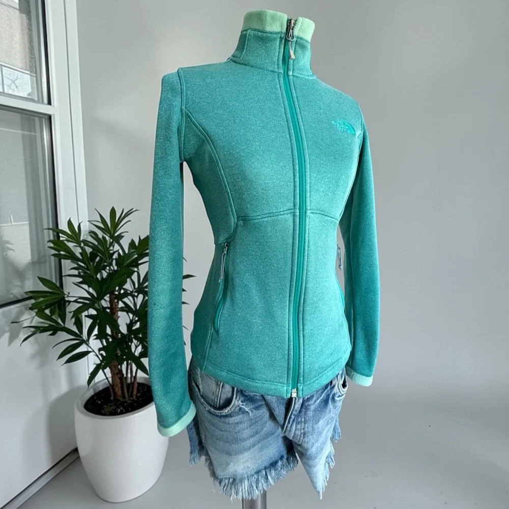 The North Face Women's Vintage Teal Zip-Up Fleece Jacket! XS