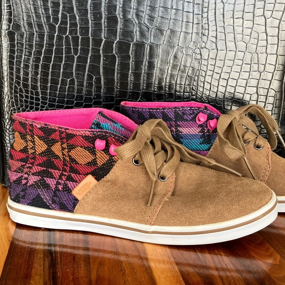 Vans Chukka Boot Women’s Size 5 Suede Tribal Print Pink Lined Sneakers