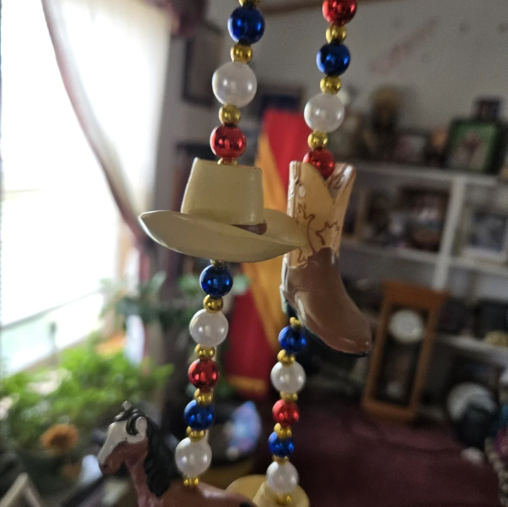 Decorative Beaded Country N Western Necklace With Pearl Accents - Multicolor