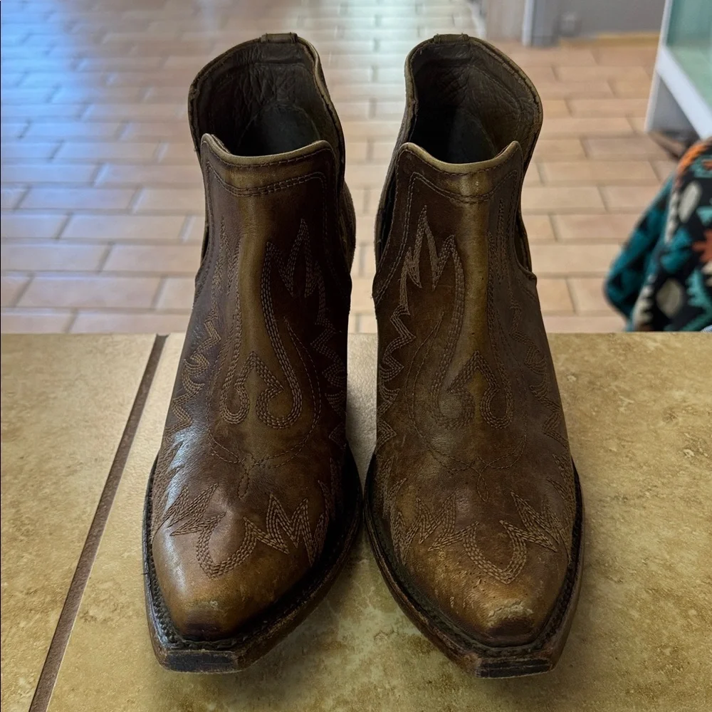 Ariat Dixon Booties
