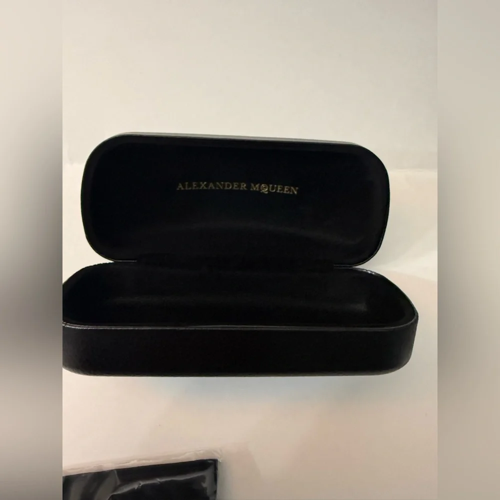 New Authentic MCQ Alexander McQueen Glasses Hard Clamshell Case Cleaning Cloth