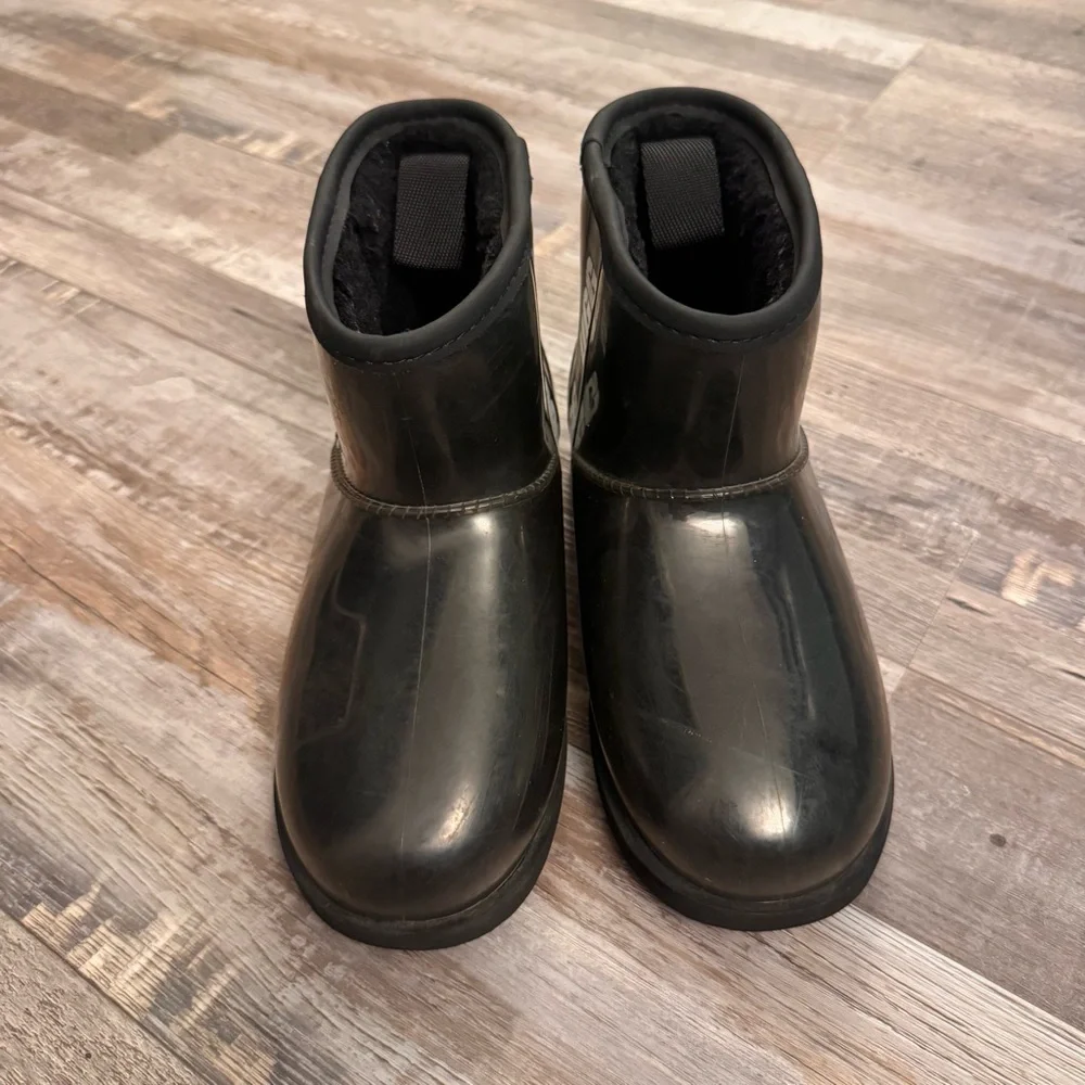 UGG adorable practical