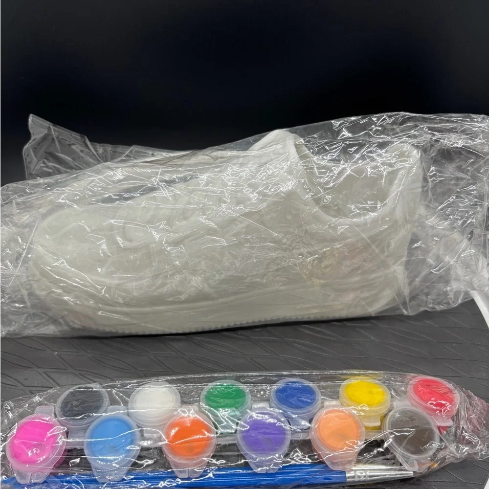 Sneaker Paint Party Model Kit (10 pk)- 6.5” Nike Air Force 1 Models w Paint Kit!