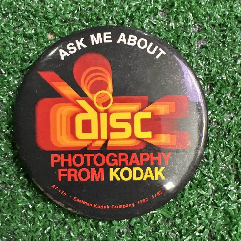 Vintage 1982 Ask me‎ About Disc Photography From Kodak Button Pinback