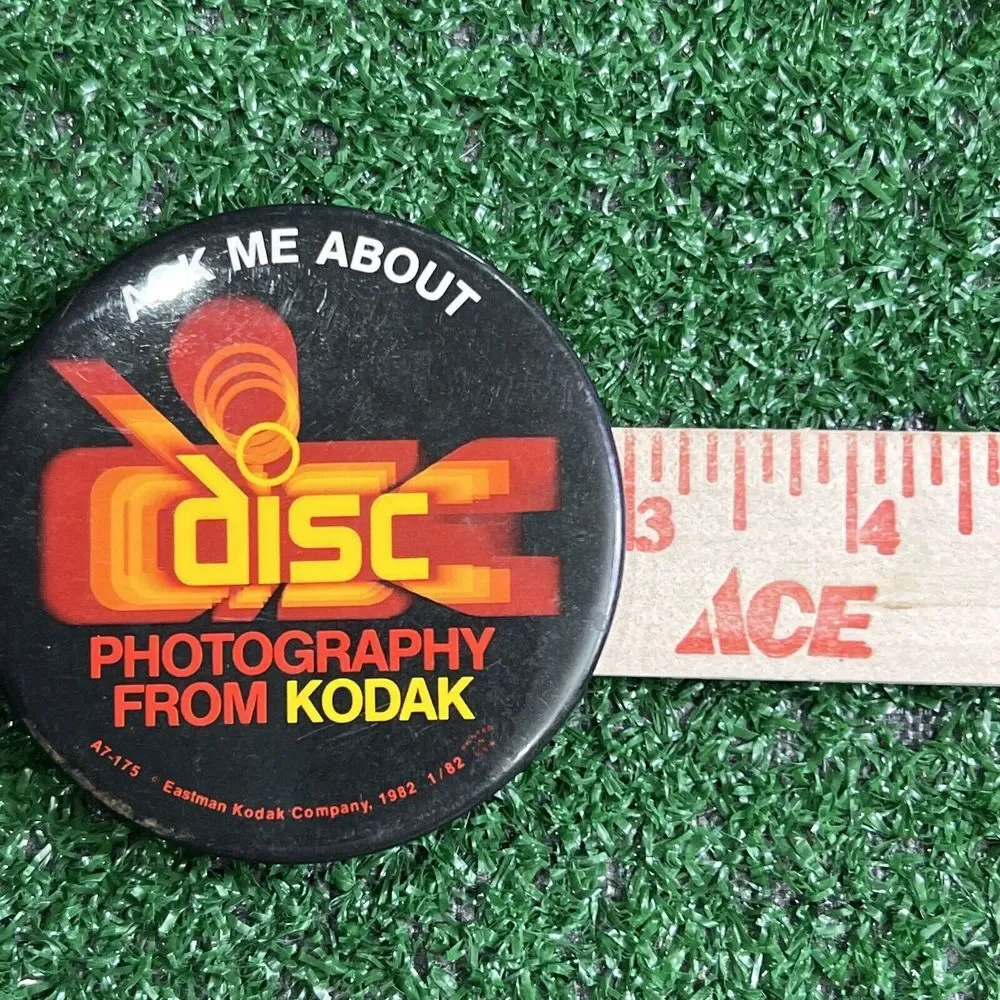 Vintage 1982 Ask me‎ About Disc Photography From Kodak Button Pinback