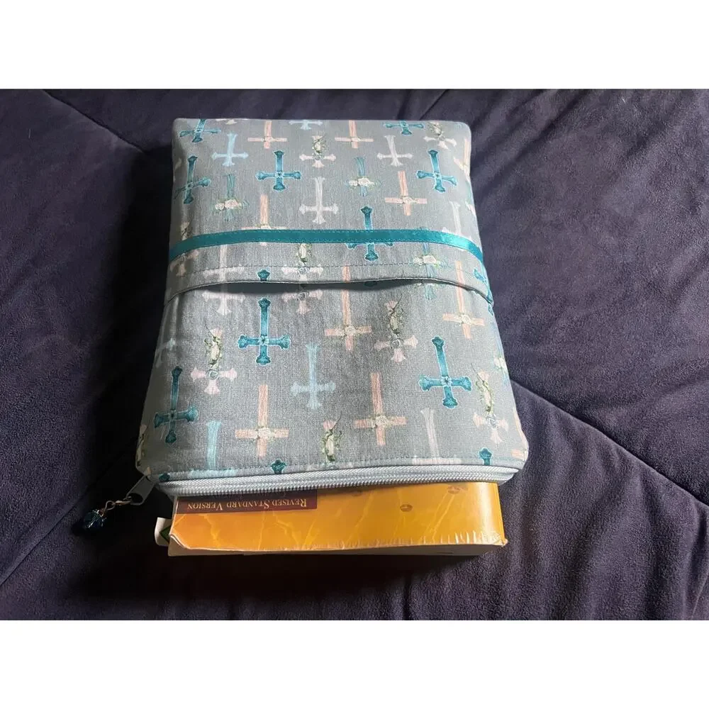 NWOT Bible Case, Front Pocket, Top Zipper, Corner Bookmark, Handmade Padded
