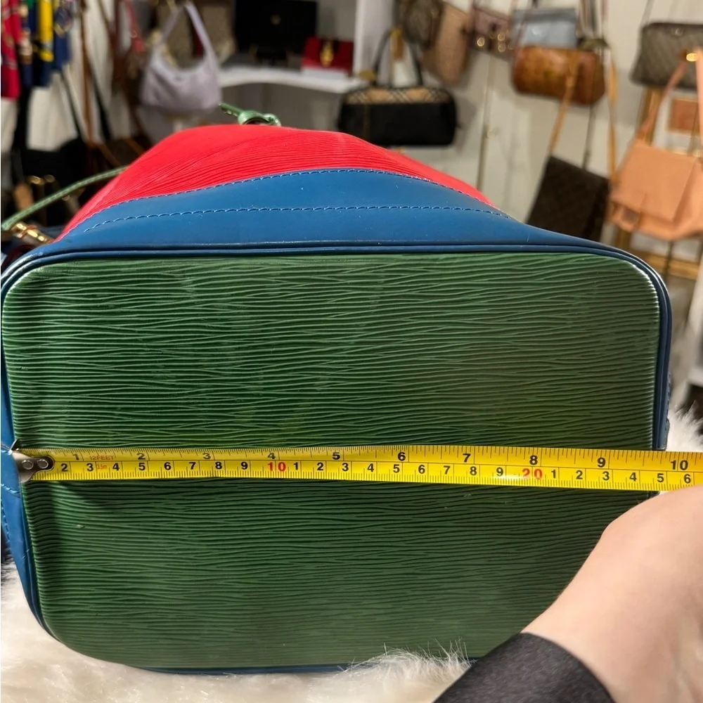 Louis Vuitton LV Shoulder Bag Noe Red Epi
