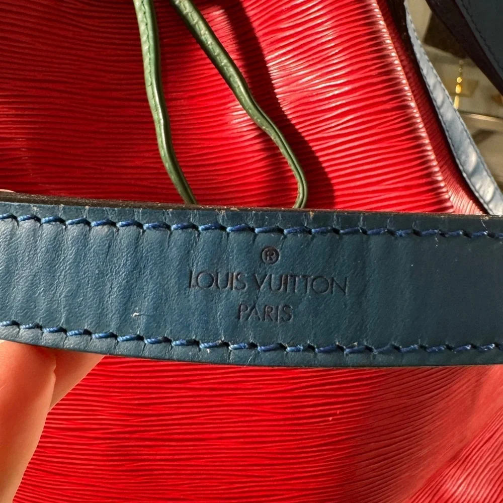 Louis Vuitton LV Shoulder Bag Noe Red Epi
