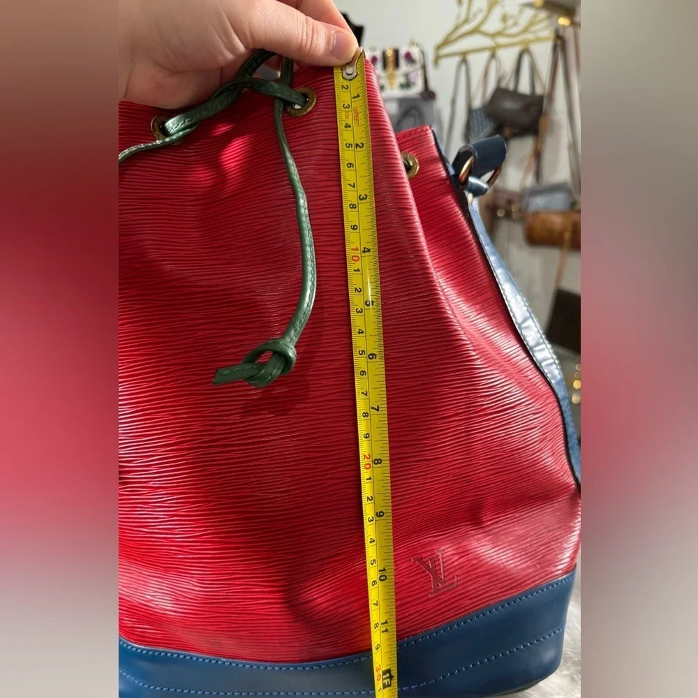 Louis Vuitton LV Shoulder Bag Noe Red Epi