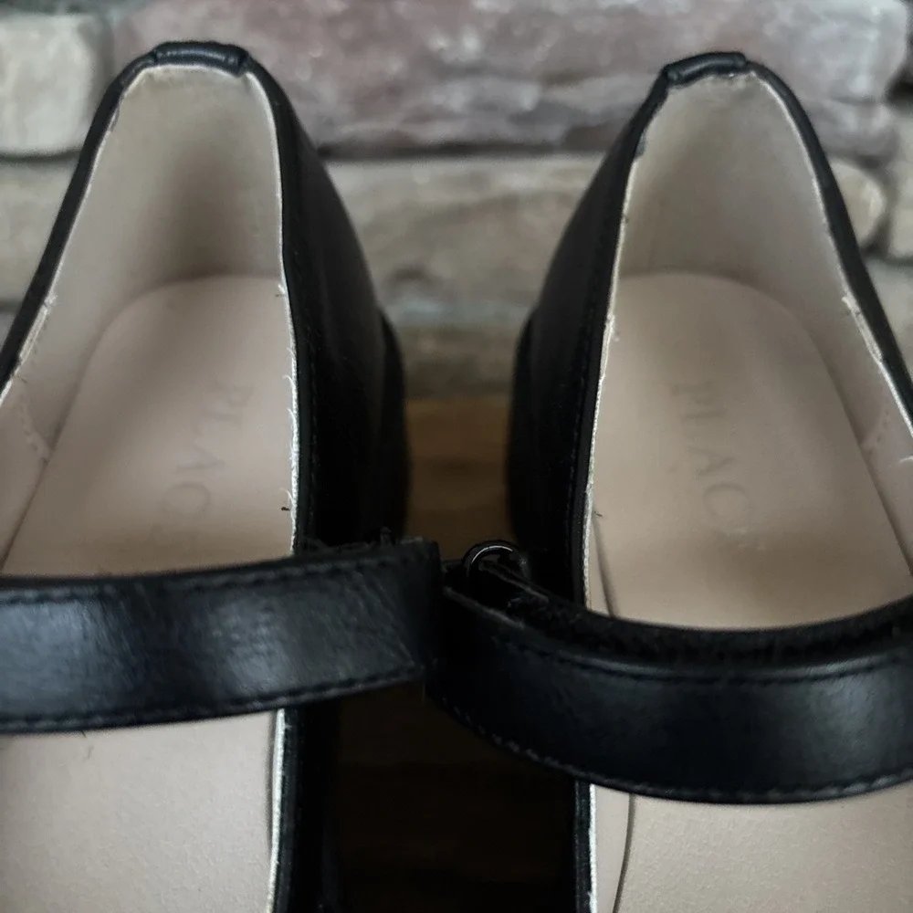 The Childrens Place outsole features children