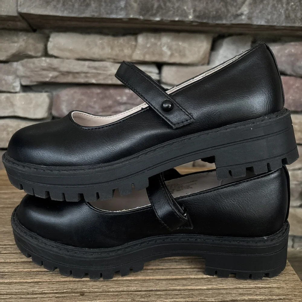 The Childrens Place offers hook heel