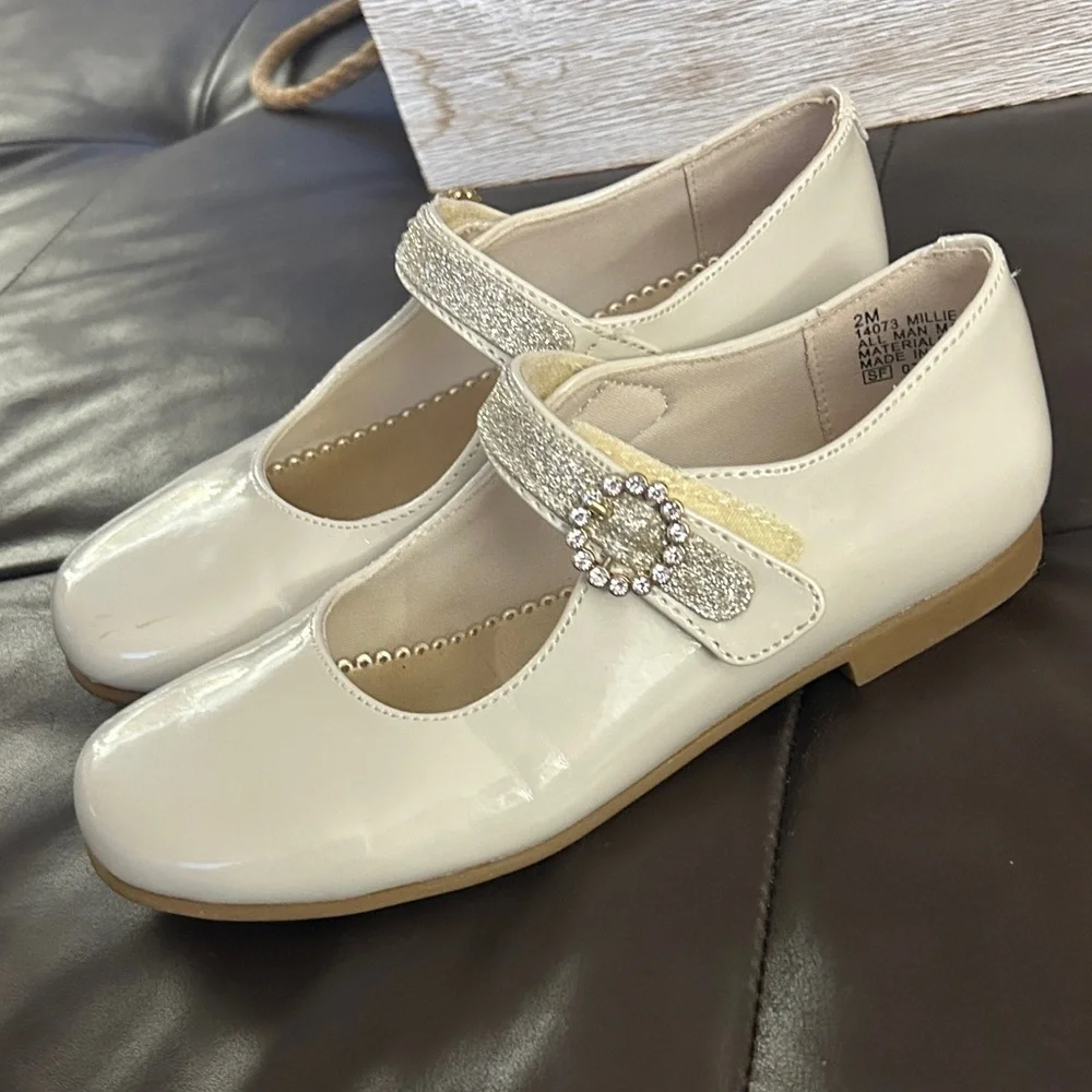 Rachel Shoes Cream Patent Mary Jane with Rhinestone Buckle size 2