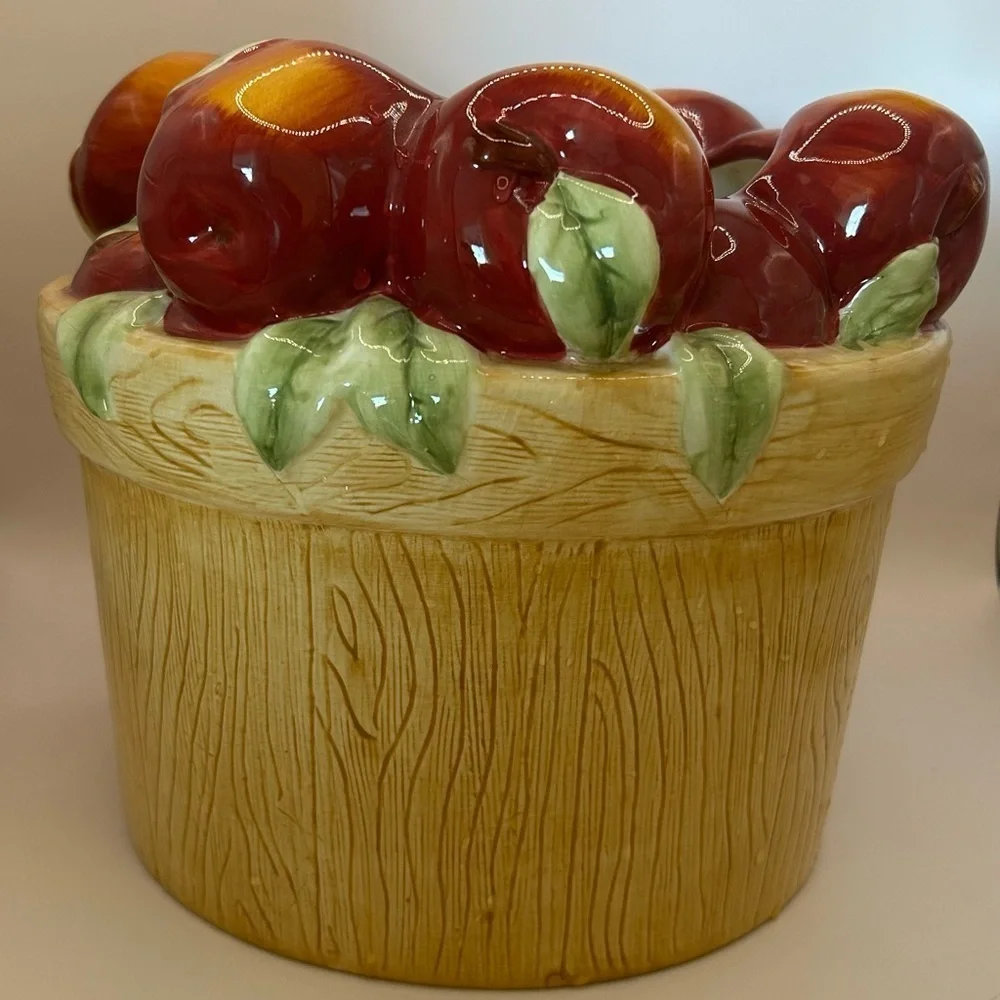Oneida‎ Ceramic Apple Basket