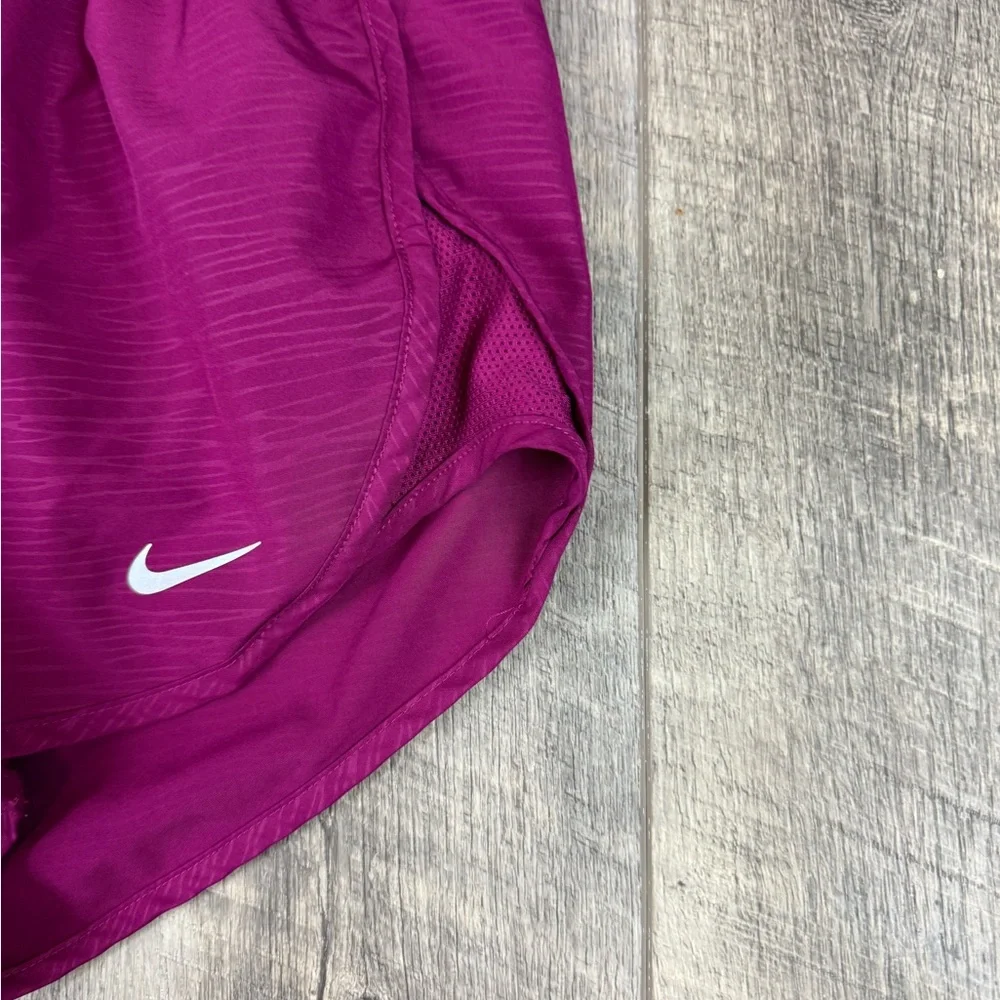 Nike size magenta