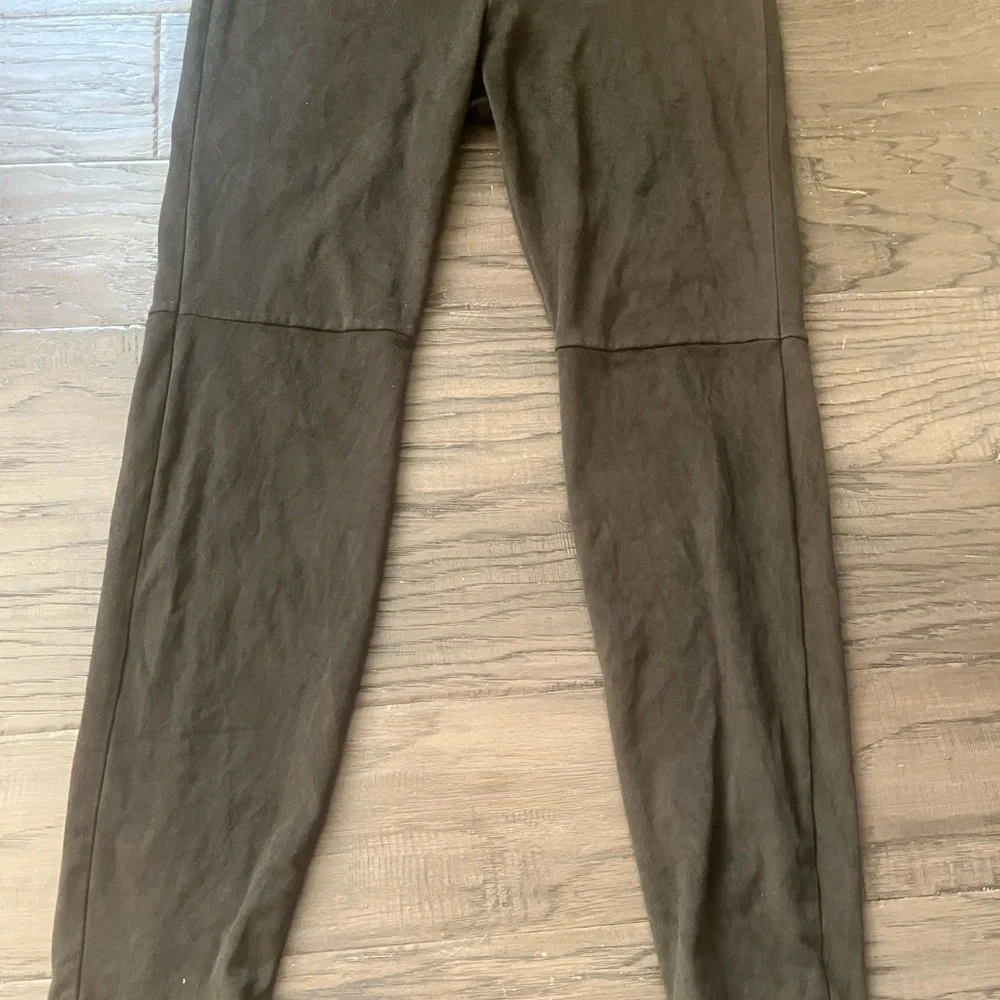 HUE stretchy leggings