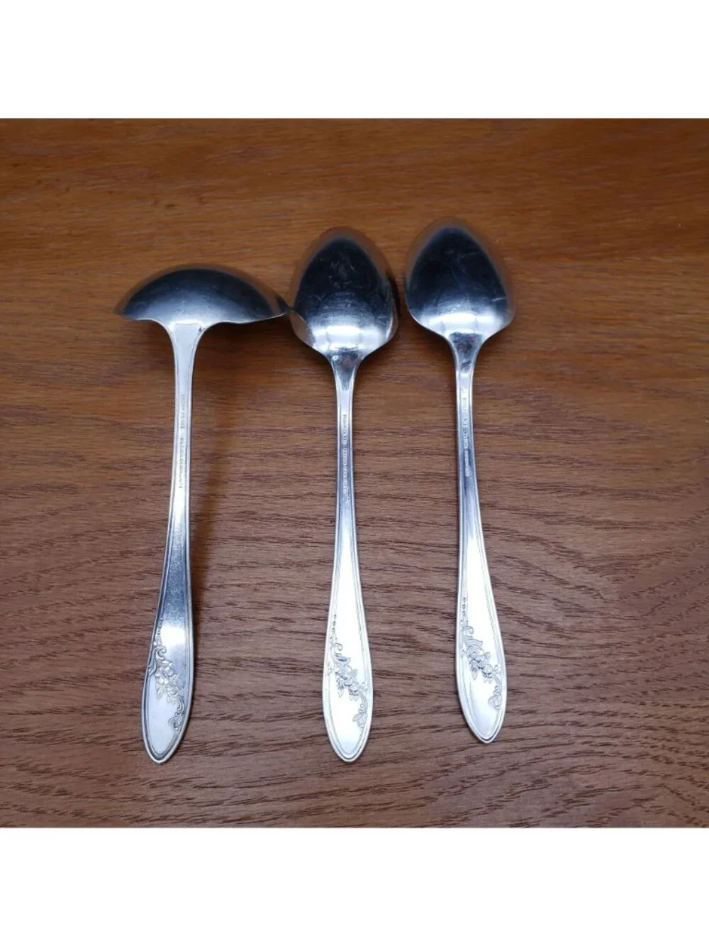 Oneida Tudor Plate Queen Bess II Gravy Ladle & Serving Spoons Lot of 3 Silverpla