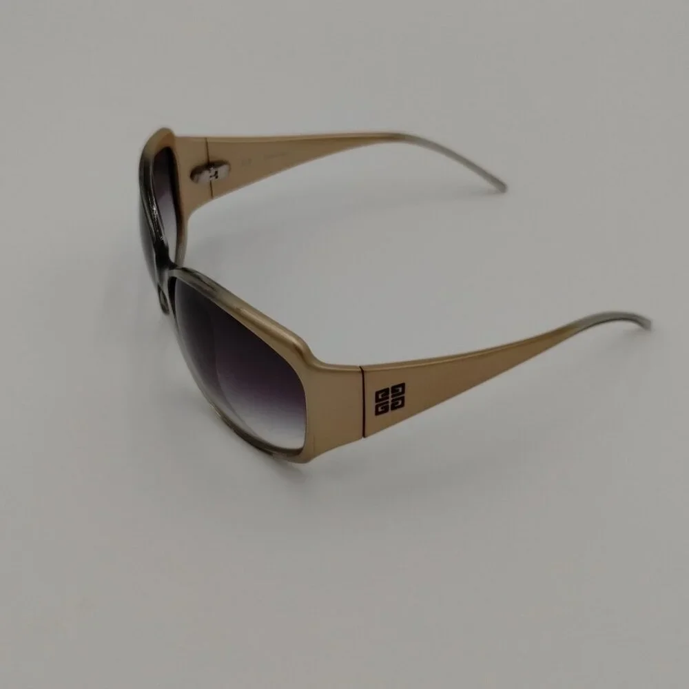 Givenchy sgv 722
