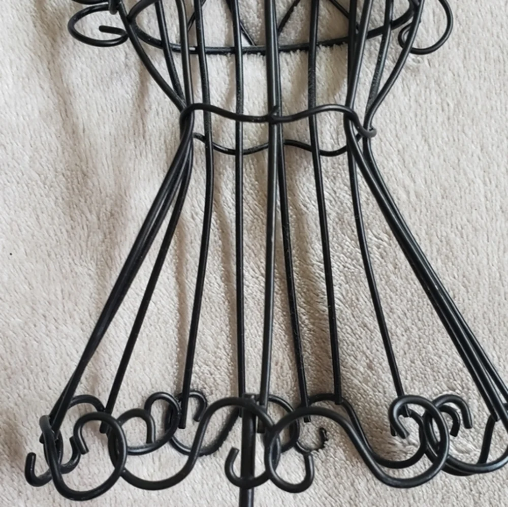 N/A black wired
