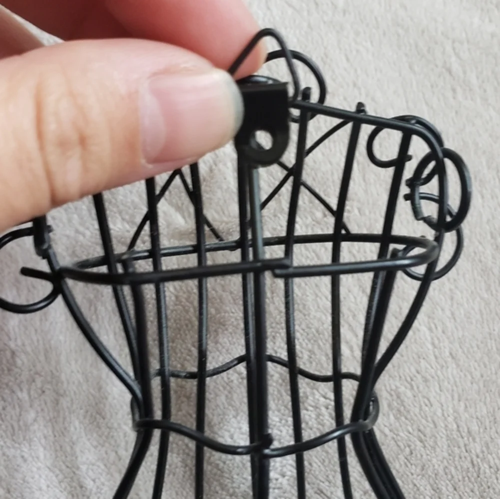 N/A black wired