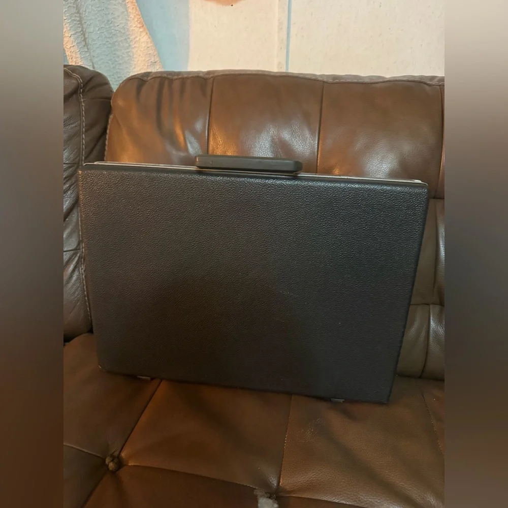 Samsonite carrying by textured