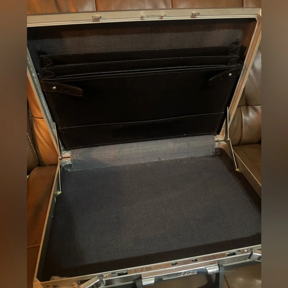 Samsonite passcode textured carrying