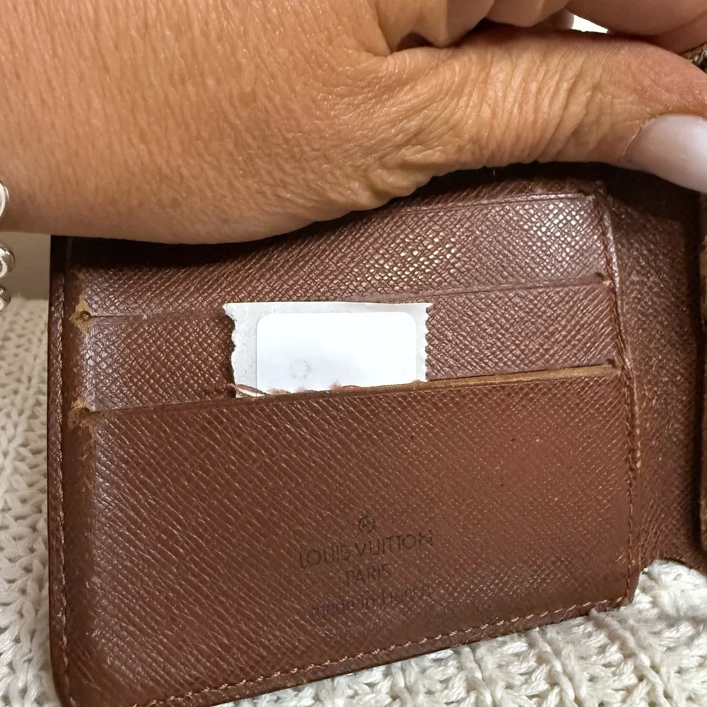 Louis Vuitton Men's monogram canvas and Leather Bi-Fold Wallet - project