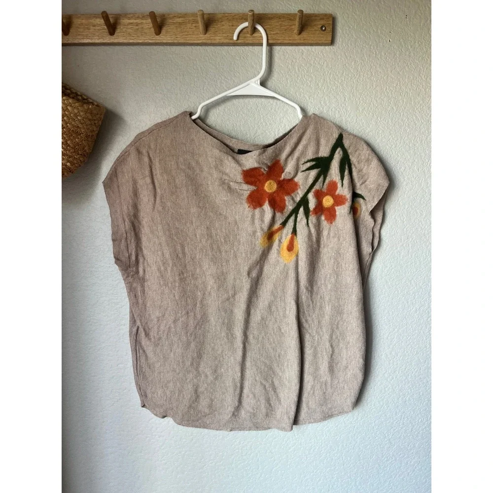 Aaeda Women Taupe Beige Knit Top Felted Floral Applique Cap Sleeve Sweater