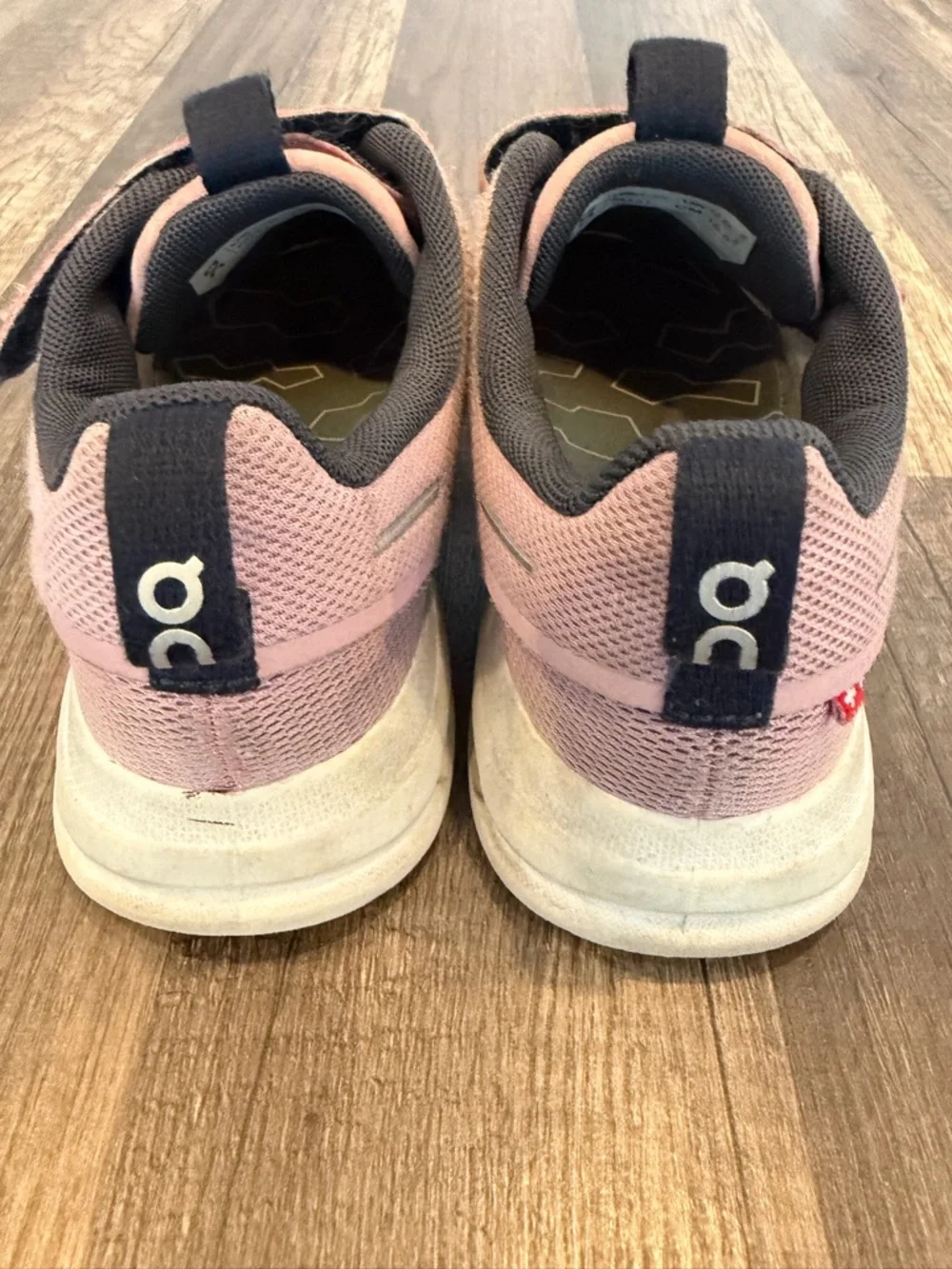 On Cloud Kids Girls Pink Athletic Sneakers Velcro size 13
