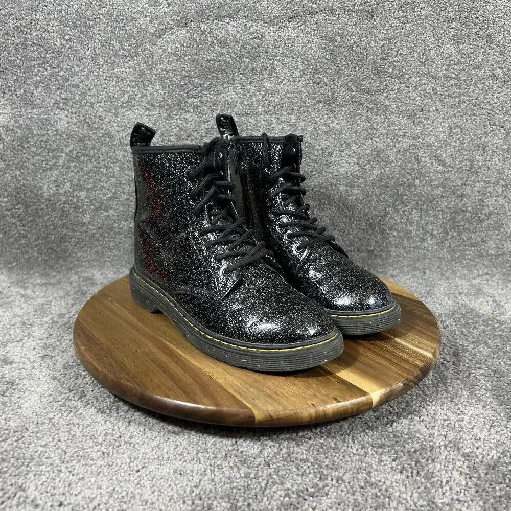 Dr. Martens product pair