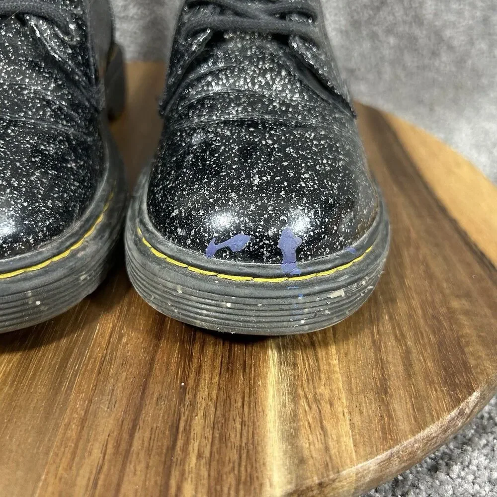 Dr. Martens product pair