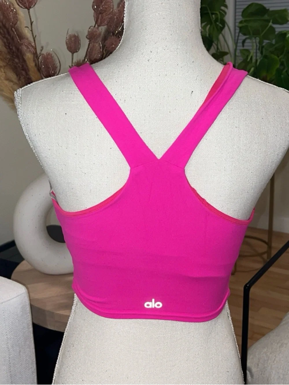 ALO Yoga bold hot