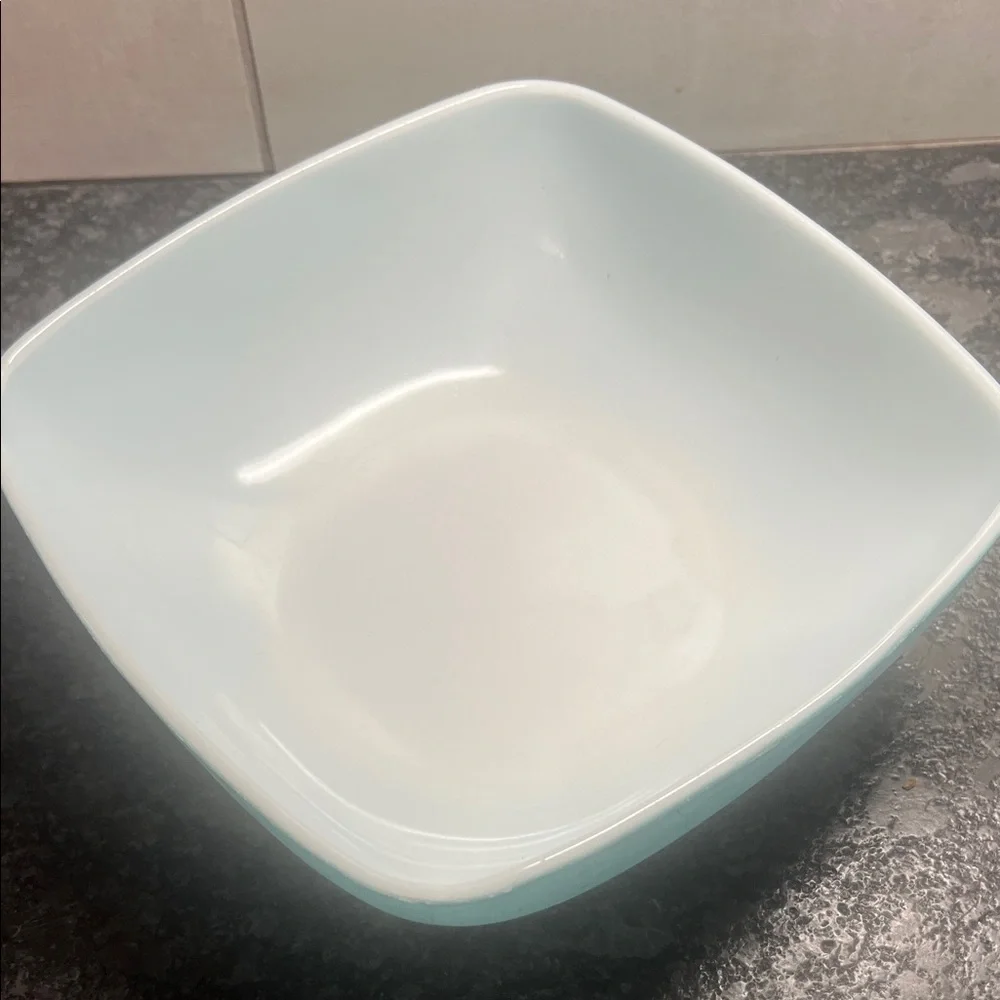 Pyrex bowl faded but