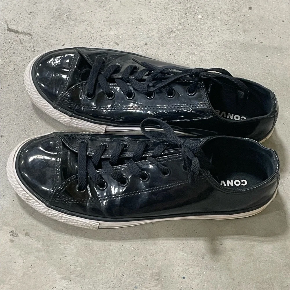 Converse Black Patent low cut Chuck Taylor shoes size 5 Youth Junior
