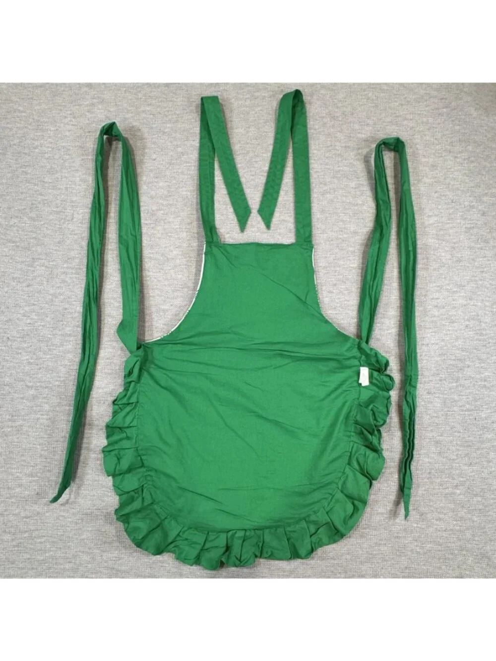 Flirty Aprons apron features